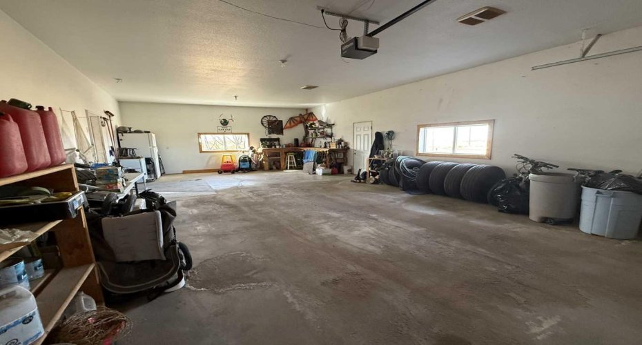 108 5 Avenue, Youngstown, Alberta T0J 3P0, 7 Bedrooms Bedrooms, ,3 BathroomsBathrooms,Residential,For Sale,5,A2295640