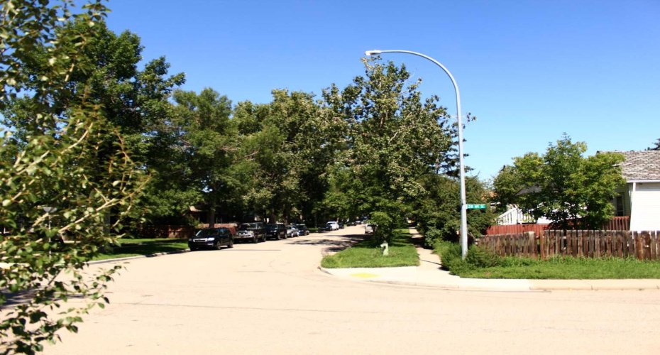 2740 16A Street, Calgary, Alberta T2G 3T2, 2 Bedrooms Bedrooms, ,2 BathroomsBathrooms,Residential,For Sale,16A,A2295659