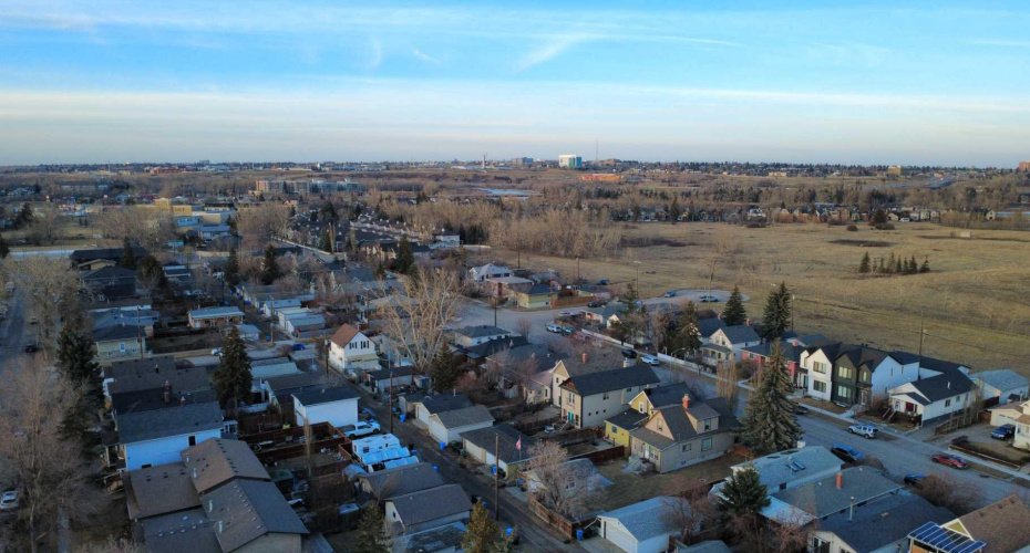 2740 16A Street, Calgary, Alberta T2G 3T2, 2 Bedrooms Bedrooms, ,2 BathroomsBathrooms,Residential,For Sale,16A,A2295659