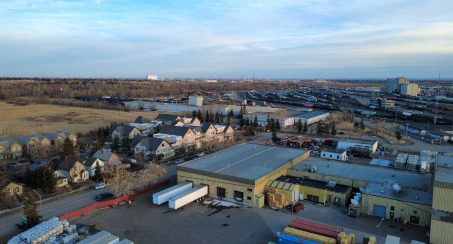 2740 16A Street, Calgary, Alberta T2G 3T2, 2 Bedrooms Bedrooms, ,2 BathroomsBathrooms,Residential,For Sale,16A,A2295659