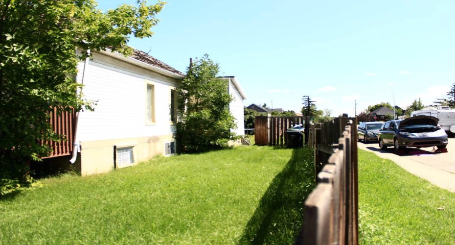 2740 16A Street, Calgary, Alberta T2G 3T2, 2 Bedrooms Bedrooms, ,2 BathroomsBathrooms,Residential,For Sale,16A,A2295659