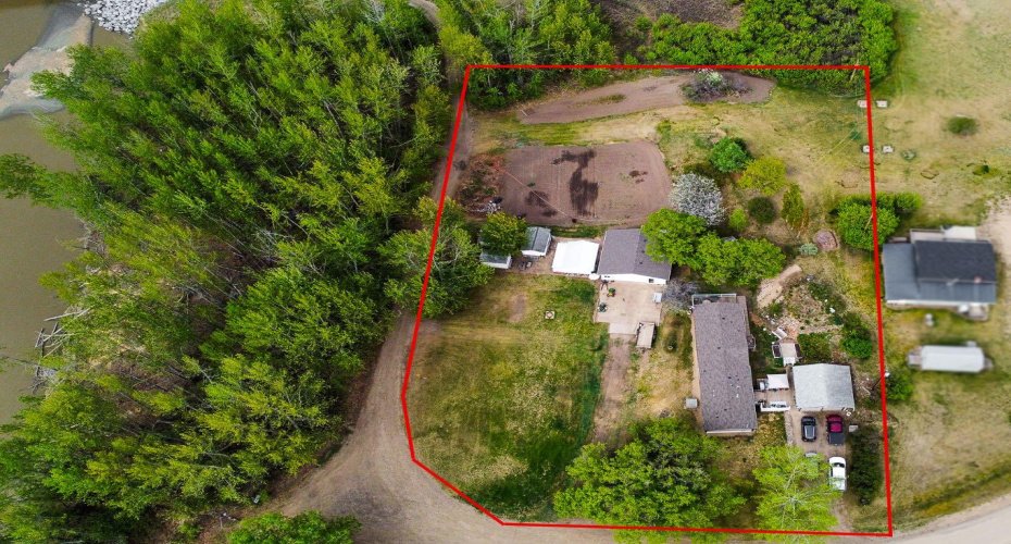 016 Maplewood Ave (Railway Ave), Watino, Alberta T0H 3R0, 4 Bedrooms Bedrooms, ,2 BathroomsBathrooms,Residential,For Sale,Maplewood Ave (Railway Ave),A2295691