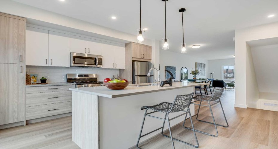 200 Southridge Drive, Okotoks, Alberta T1S 0B2, 2 Bedrooms Bedrooms, ,3 BathroomsBathrooms,Residential,For Sale,Southridge,A2295710