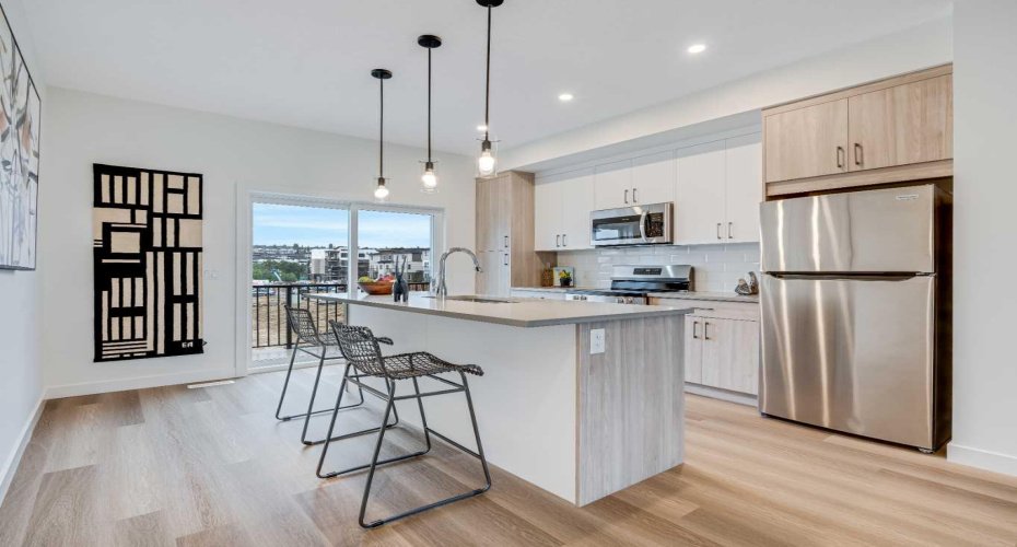 200 Southridge Drive, Okotoks, Alberta T1S 0B2, 2 Bedrooms Bedrooms, ,3 BathroomsBathrooms,Residential,For Sale,Southridge,A2295710