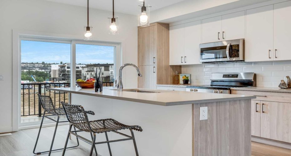 200 Southridge Drive, Okotoks, Alberta T1S 0B2, 2 Bedrooms Bedrooms, ,3 BathroomsBathrooms,Residential,For Sale,Southridge,A2295710