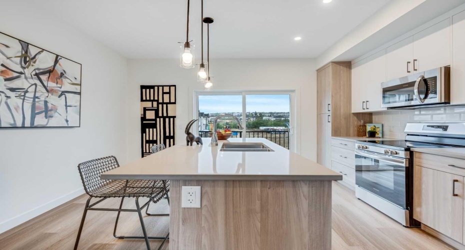 200 Southridge Drive, Okotoks, Alberta T1S 0B2, 2 Bedrooms Bedrooms, ,3 BathroomsBathrooms,Residential,For Sale,Southridge,A2295710