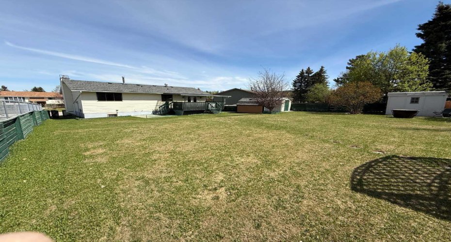 202 Maligne Drive, Hinton, Alberta T7V 1J5, 4 Bedrooms Bedrooms, ,3 BathroomsBathrooms,Residential,For Sale,Maligne,A2295720