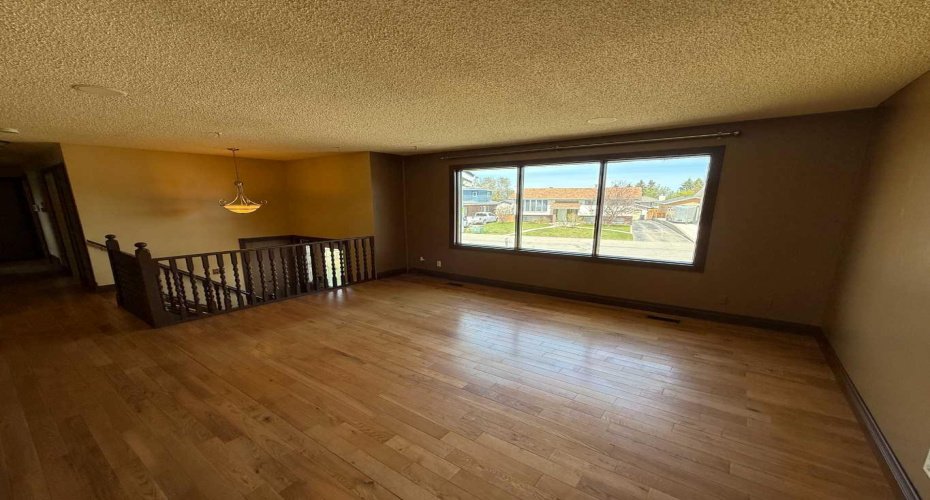 202 Maligne Drive, Hinton, Alberta T7V 1J5, 4 Bedrooms Bedrooms, ,3 BathroomsBathrooms,Residential,For Sale,Maligne,A2295720