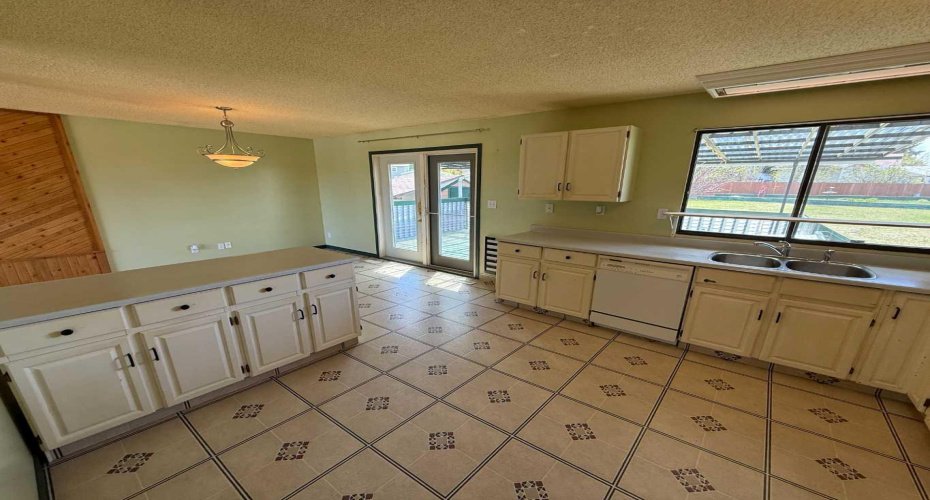 202 Maligne Drive, Hinton, Alberta T7V 1J5, 4 Bedrooms Bedrooms, ,3 BathroomsBathrooms,Residential,For Sale,Maligne,A2295720