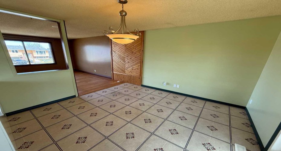 202 Maligne Drive, Hinton, Alberta T7V 1J5, 4 Bedrooms Bedrooms, ,3 BathroomsBathrooms,Residential,For Sale,Maligne,A2295720