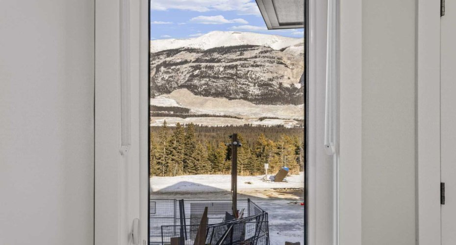 209 Stewart Creek Rise, Canmore, Alberta T1W0N9, 3 Bedrooms Bedrooms, ,3 BathroomsBathrooms,Residential,For Sale,Stewart Creek,A2295800