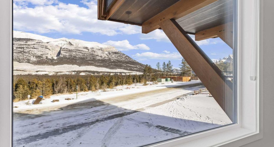 209 Stewart Creek Rise, Canmore, Alberta T1W0N9, 3 Bedrooms Bedrooms, ,3 BathroomsBathrooms,Residential,For Sale,Stewart Creek,A2295800