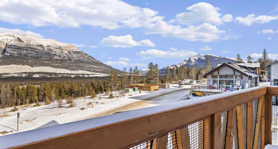209 Stewart Creek Rise, Canmore, Alberta T1W0N9, 3 Bedrooms Bedrooms, ,3 BathroomsBathrooms,Residential,For Sale,Stewart Creek,A2295800