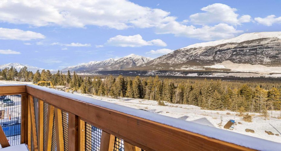 209 Stewart Creek Rise, Canmore, Alberta T1W0N9, 3 Bedrooms Bedrooms, ,3 BathroomsBathrooms,Residential,For Sale,Stewart Creek,A2295800