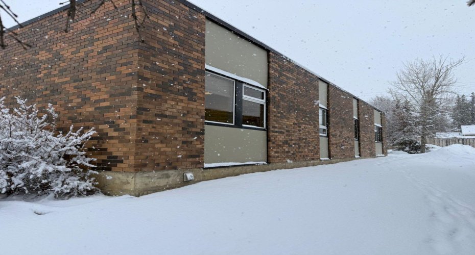 906 2 Avenue, Beaverlodge, Alberta T0H 0C0, ,Commercial,For Sale,2,A2294880