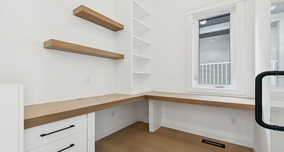 523 32 Street, Calgary, Alberta T2N 2V8, 6 Bedrooms Bedrooms, ,5 BathroomsBathrooms,Residential,For Sale,32,A2294937