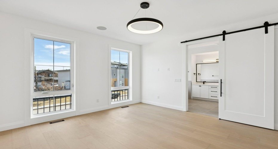 523 32 Street, Calgary, Alberta T2N 2V8, 6 Bedrooms Bedrooms, ,5 BathroomsBathrooms,Residential,For Sale,32,A2294937
