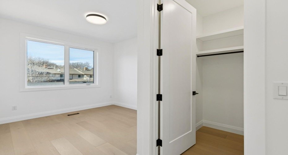 523 32 Street, Calgary, Alberta T2N 2V8, 6 Bedrooms Bedrooms, ,5 BathroomsBathrooms,Residential,For Sale,32,A2294937
