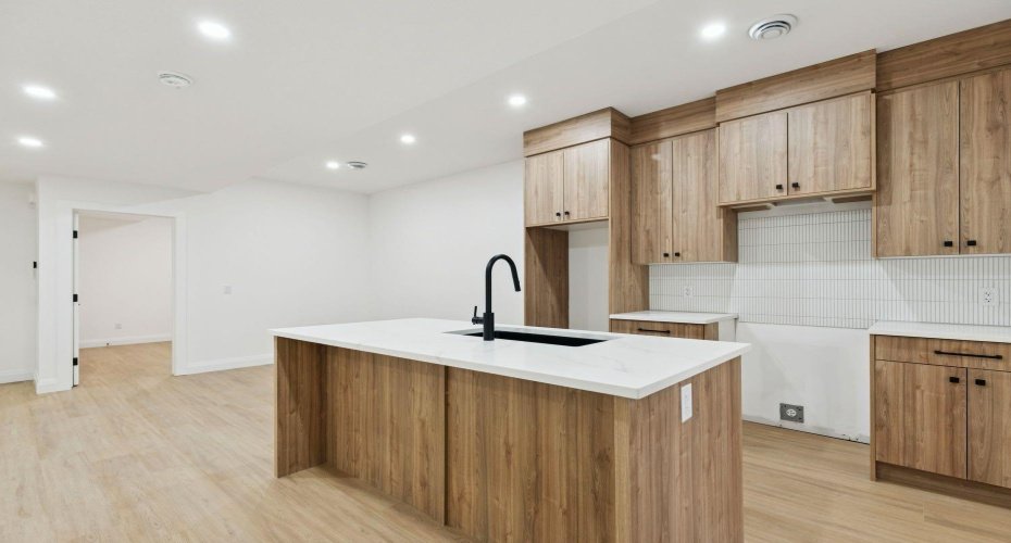 523 32 Street, Calgary, Alberta T2N 2V8, 6 Bedrooms Bedrooms, ,5 BathroomsBathrooms,Residential,For Sale,32,A2294937