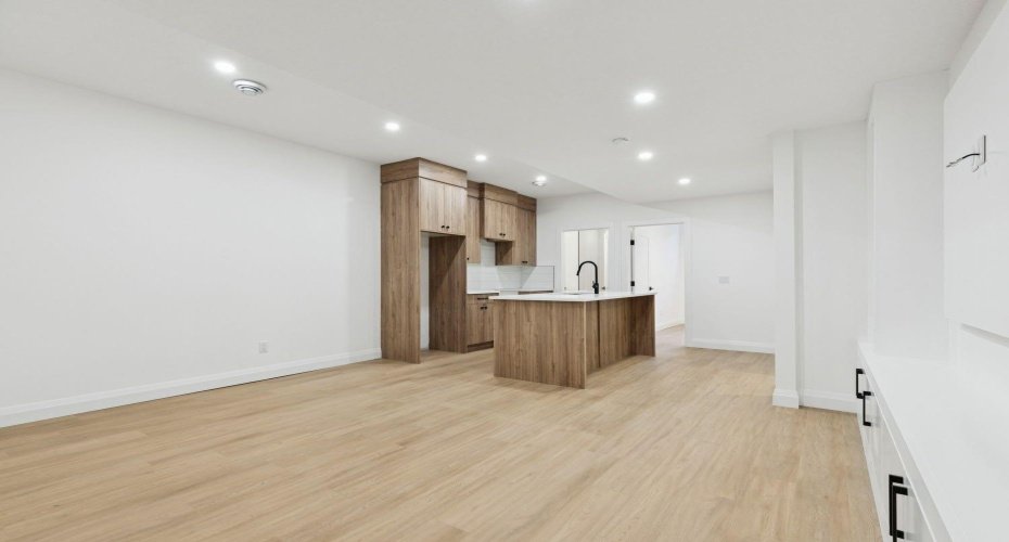 523 32 Street, Calgary, Alberta T2N 2V8, 6 Bedrooms Bedrooms, ,5 BathroomsBathrooms,Residential,For Sale,32,A2294937