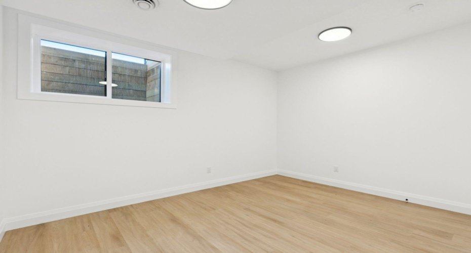 523 32 Street, Calgary, Alberta T2N 2V8, 6 Bedrooms Bedrooms, ,5 BathroomsBathrooms,Residential,For Sale,32,A2294937