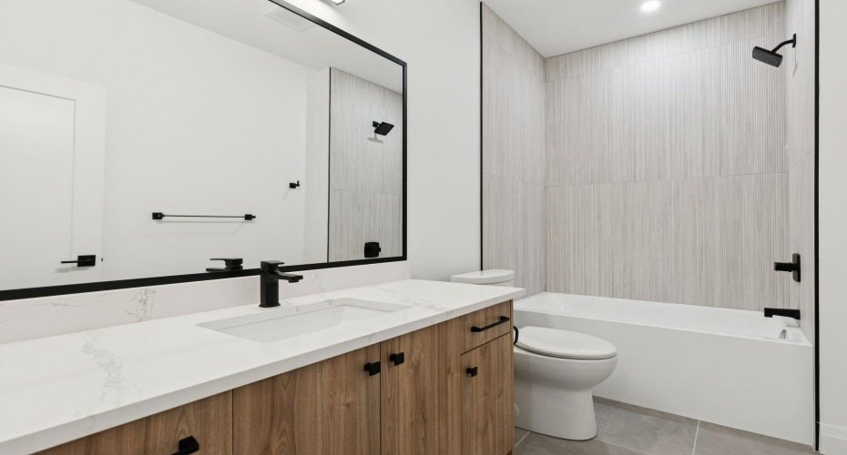 523 32 Street, Calgary, Alberta T2N 2V8, 6 Bedrooms Bedrooms, ,5 BathroomsBathrooms,Residential,For Sale,32,A2294937