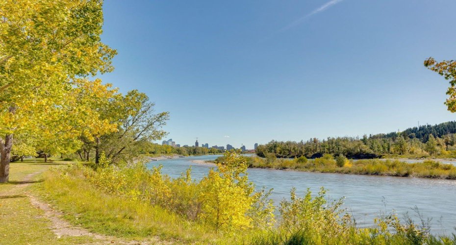 523 32 Street, Calgary, Alberta T2N 2V8, 6 Bedrooms Bedrooms, ,5 BathroomsBathrooms,Residential,For Sale,32,A2294937