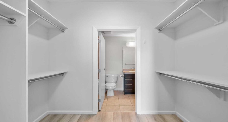 210 15 Avenue, Calgary, Alberta T2G 0B5, 1 Bedroom Bedrooms, ,1 BathroomBathrooms,Residential,For Sale,15,A2287329