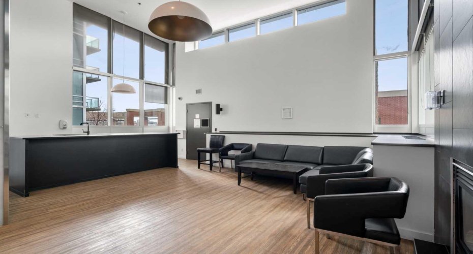 210 15 Avenue, Calgary, Alberta T2G 0B5, 1 Bedroom Bedrooms, ,1 BathroomBathrooms,Residential,For Sale,15,A2287329
