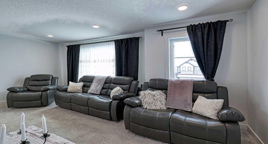 3 Saddlebred Court, Cochrane, Alberta T4C 3B5, 5 Bedrooms Bedrooms, ,4 BathroomsBathrooms,Residential,For Sale,Saddlebred,A2295839