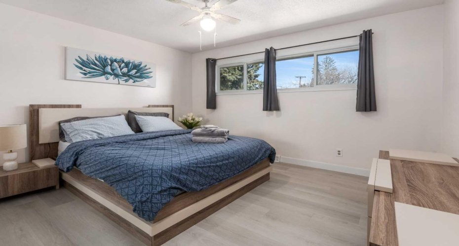 4504 14 Street, Calgary, Alberta T2K1J6, 5 Bedrooms Bedrooms, ,2 BathroomsBathrooms,Residential,For Sale,14,A2296044
