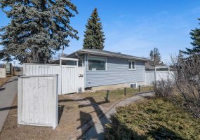 4504 14 Street, Calgary, Alberta T2K1J6, 5 Bedrooms Bedrooms, ,2 BathroomsBathrooms,Residential,For Sale,14,A2296044 4504 14 Street, Calgary, Alberta T2K1J6, 5 Bedrooms Bedrooms, ,2 BathroomsBathrooms,Residential,For Sale,14,A2296044