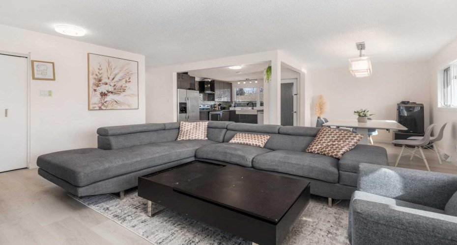 4504 14 Street, Calgary, Alberta T2K1J6, 5 Bedrooms Bedrooms, ,2 BathroomsBathrooms,Residential,For Sale,14,A2296044
