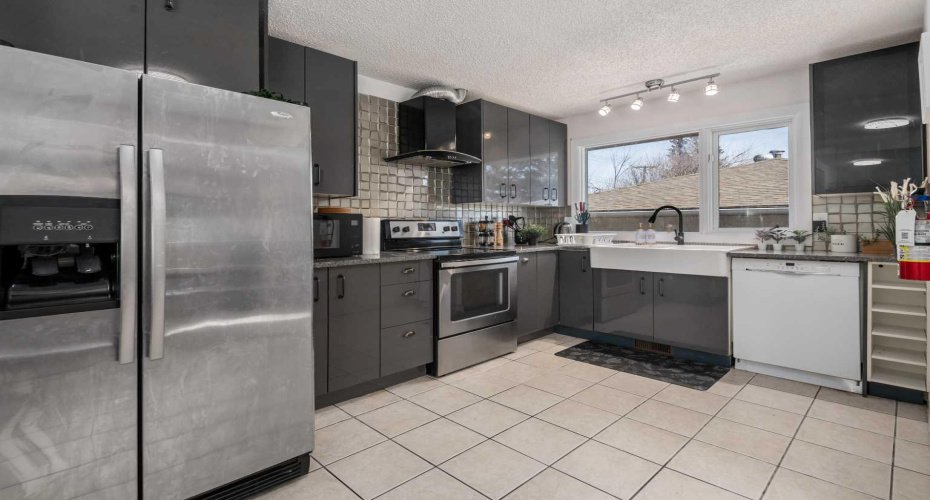 4504 14 Street, Calgary, Alberta T2K1J6, 5 Bedrooms Bedrooms, ,2 BathroomsBathrooms,Residential,For Sale,14,A2296044