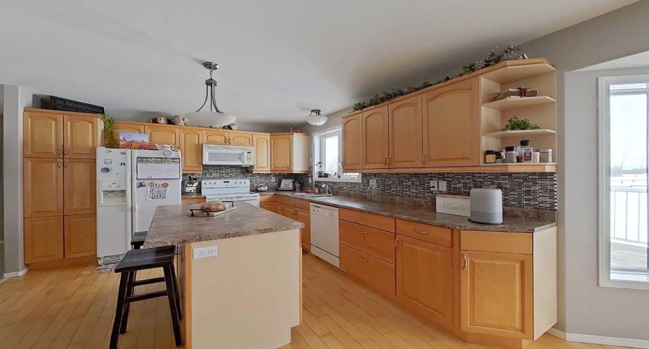 74120 100 Range Road, Kinuso, Alberta T0G 2K0, 5 Bedrooms Bedrooms, ,4 BathroomsBathrooms,Residential,For Sale,100 Range,A2293788