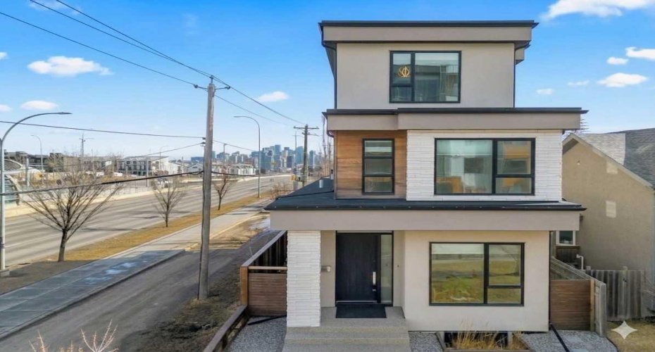 1400 26A Street, Calgary, Alberta T3C 1K8, 4 Bedrooms Bedrooms, ,5 BathroomsBathrooms,Residential,For Sale,26A,A2294919