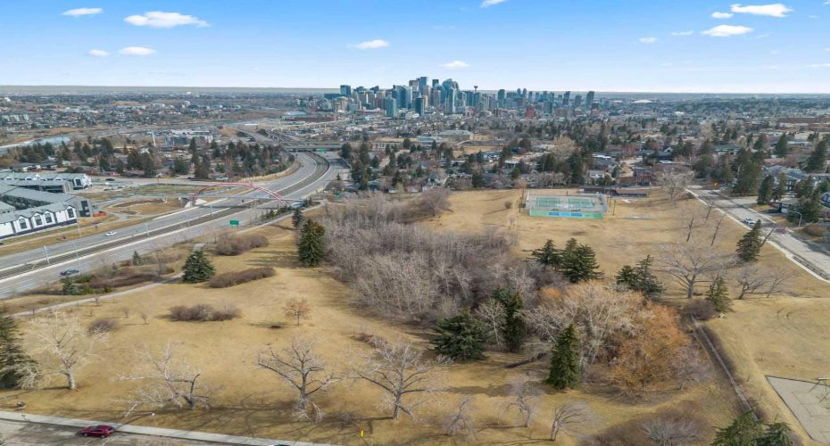 1400 26A Street, Calgary, Alberta T3C 1K8, 4 Bedrooms Bedrooms, ,5 BathroomsBathrooms,Residential,For Sale,26A,A2294919