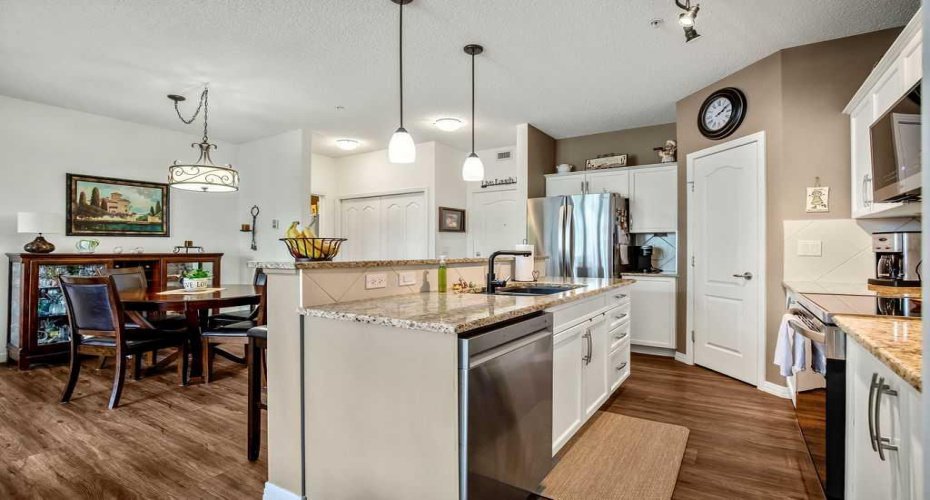 1 Crystal Green Lane, Okotoks, Alberta T1S 0C5, 2 Bedrooms Bedrooms, ,2 BathroomsBathrooms,Residential,For Sale,Crystal Green,A2295589