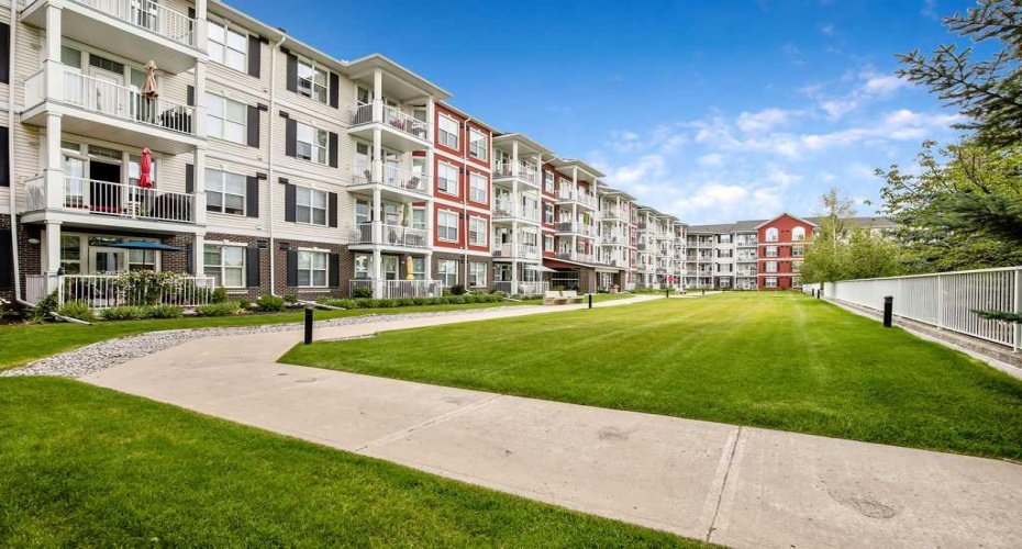 1 Crystal Green Lane, Okotoks, Alberta T1S 0C5, 2 Bedrooms Bedrooms, ,2 BathroomsBathrooms,Residential,For Sale,Crystal Green,A2295589