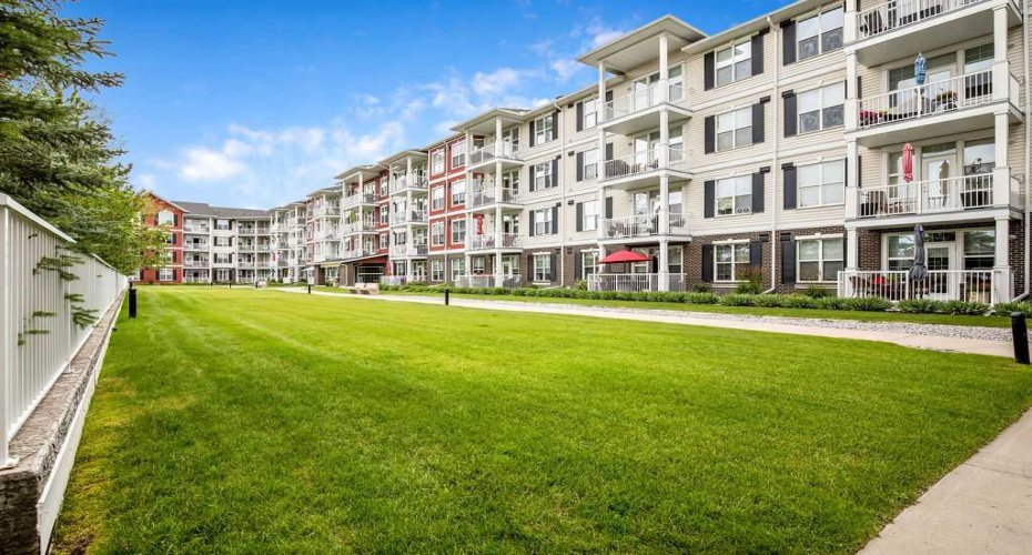 1 Crystal Green Lane, Okotoks, Alberta T1S 0C5, 2 Bedrooms Bedrooms, ,2 BathroomsBathrooms,Residential,For Sale,Crystal Green,A2295589