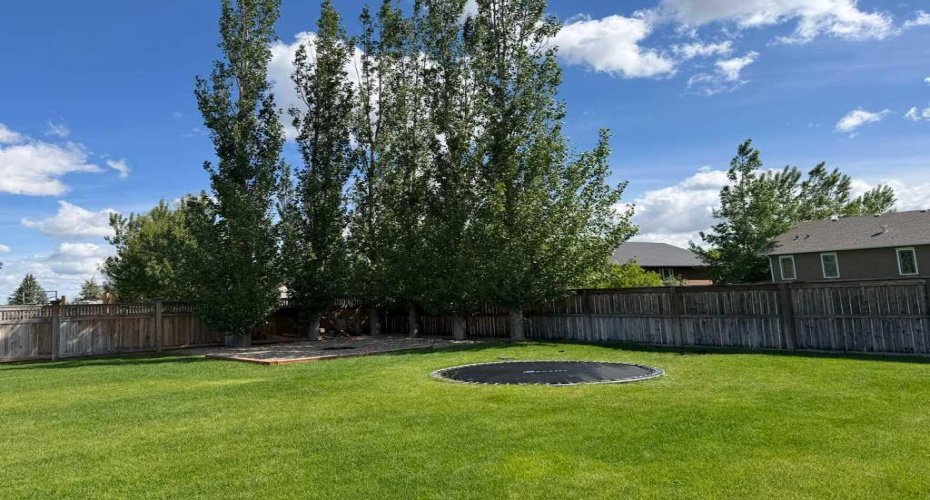 222 6A Street, Stirling, Alberta T0K 2E0, 5 Bedrooms Bedrooms, ,3 BathroomsBathrooms,Residential,For Sale,6A,A2295600