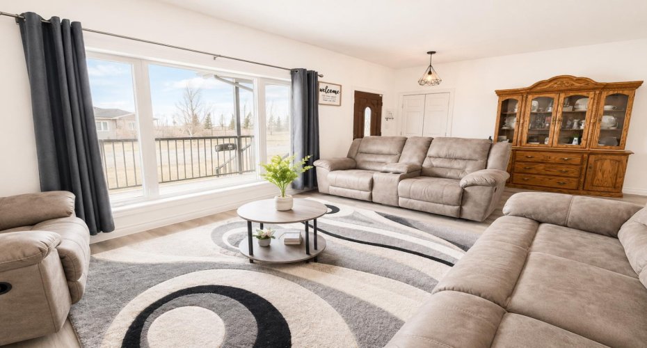 222 6A Street, Stirling, Alberta T0K 2E0, 5 Bedrooms Bedrooms, ,3 BathroomsBathrooms,Residential,For Sale,6A,A2295600