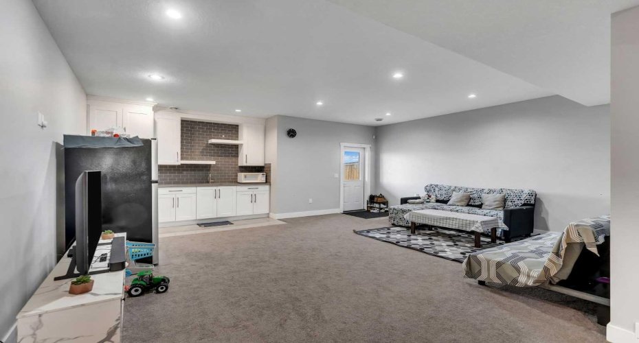 109 Chelsea Grove, Chestermere, Alberta T1X 1Z5, 6 Bedrooms Bedrooms, ,5 BathroomsBathrooms,Residential,For Sale,Chelsea,A2295752