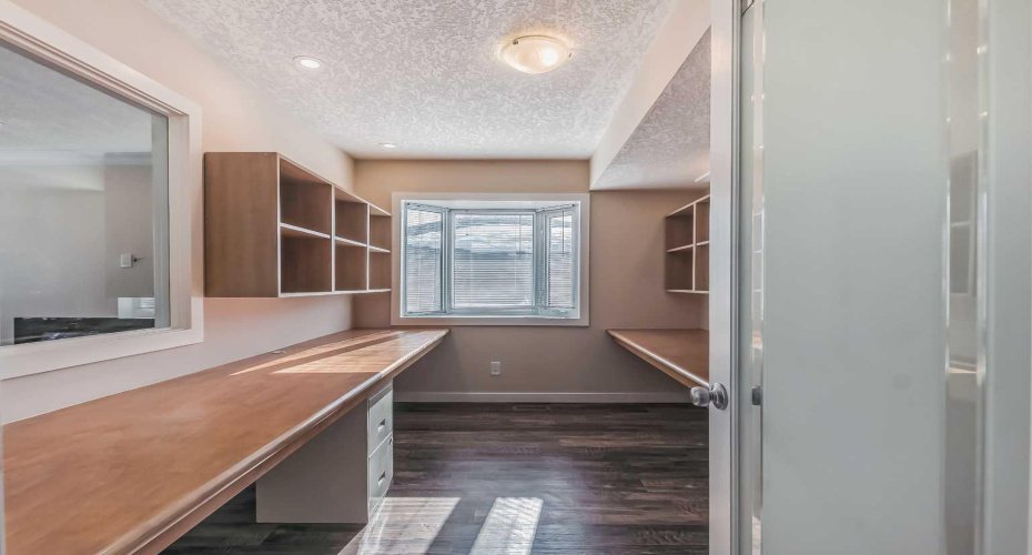 23 Cheltenham Road, Calgary, Alberta T2L 0M4, 4 Bedrooms Bedrooms, ,4 BathroomsBathrooms,Residential,For Sale,Cheltenham,A2283265