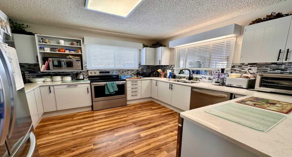 212072 TWP RD 9-4, Rural Lethbridge County, Alberta T1J5R2, 4 Bedrooms Bedrooms, ,2 BathroomsBathrooms,Agri-business,For Sale,TWP RD 9-4,A2288383