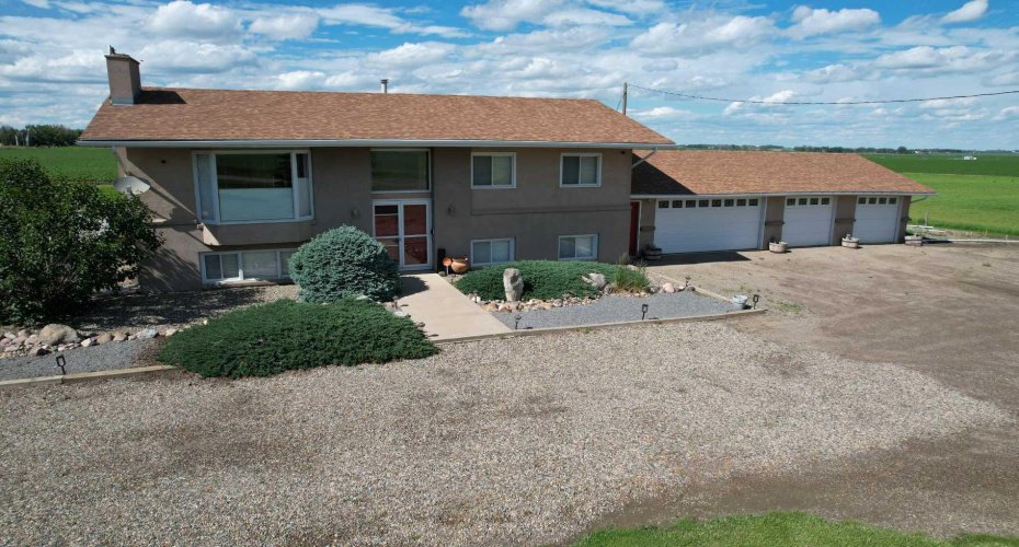 212072 TWP RD 9-4, Rural Lethbridge County, Alberta T1J5R2, 4 Bedrooms Bedrooms, ,2 BathroomsBathrooms,Agri-business,For Sale,TWP RD 9-4,A2288383