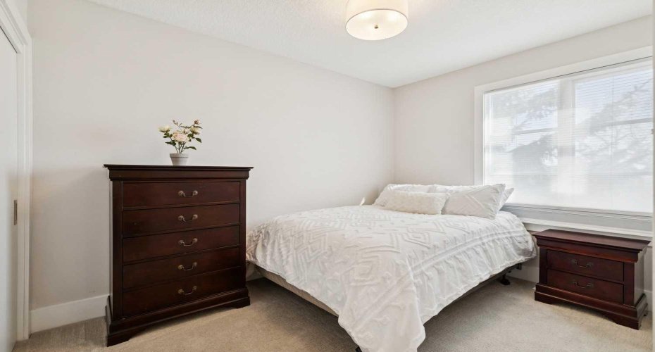 1935 35 Street, Calgary, Alberta T3E 2X4, 2 Bedrooms Bedrooms, ,3 BathroomsBathrooms,Residential,For Sale,35,A2289210