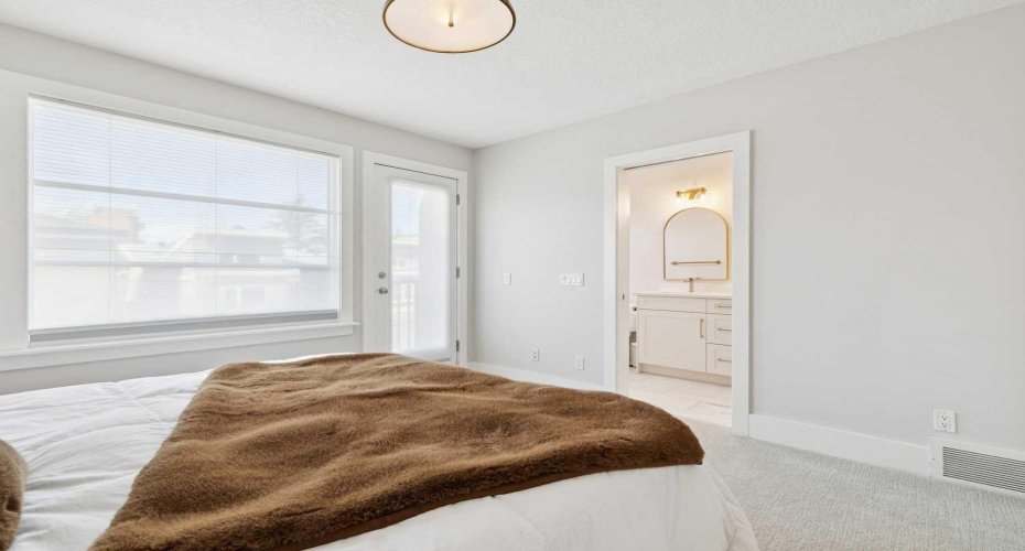 1935 35 Street, Calgary, Alberta T3E 2X4, 2 Bedrooms Bedrooms, ,3 BathroomsBathrooms,Residential,For Sale,35,A2289210
