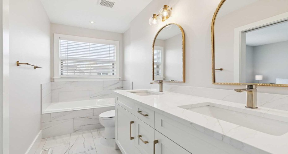 1935 35 Street, Calgary, Alberta T3E 2X4, 2 Bedrooms Bedrooms, ,3 BathroomsBathrooms,Residential,For Sale,35,A2289210