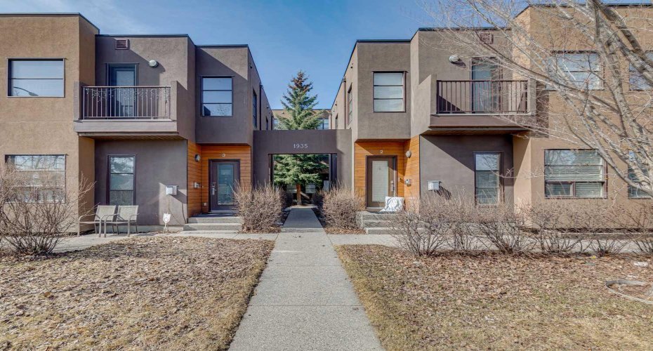 1935 35 Street, Calgary, Alberta T3E 2X4, 2 Bedrooms Bedrooms, ,3 BathroomsBathrooms,Residential,For Sale,35,A2289210